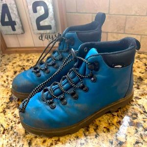 Native Boots youth size 3